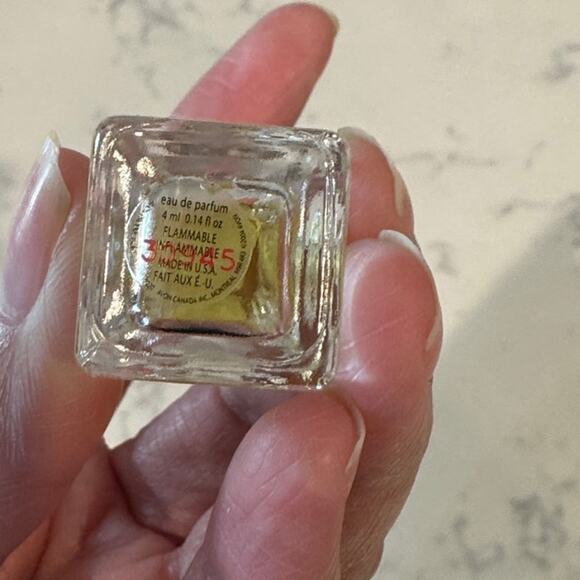 Avon miniature vintage bottle of Avon ALWAYS Eau De Parfum Splash 4ml floral - Picture 3 of 4
